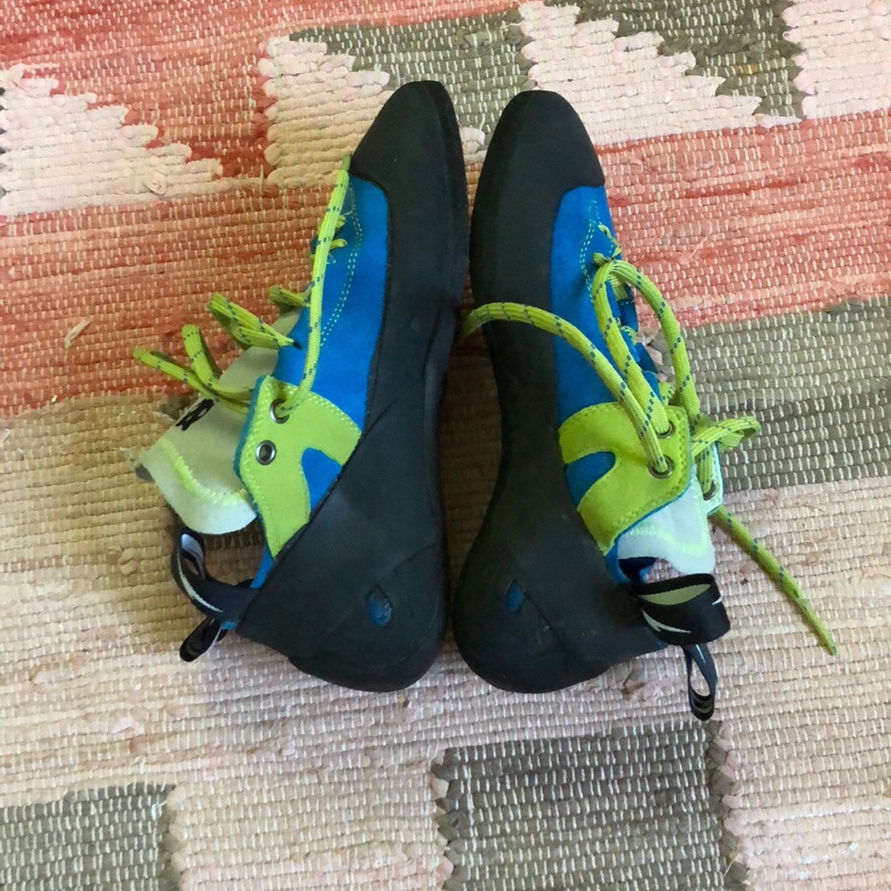 Evolve Axiom climbing shoes